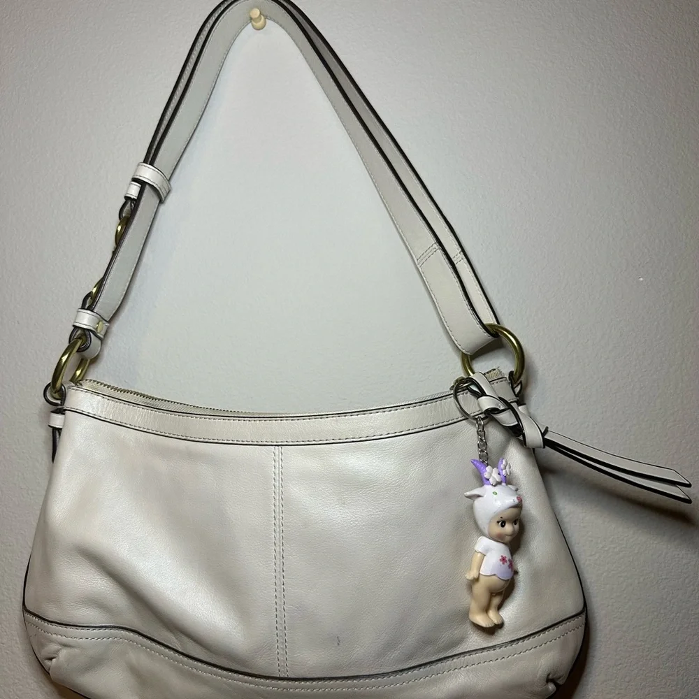 Coach Cream Leather Shoulder Bag with Gold Accents - Picture 6 of 8